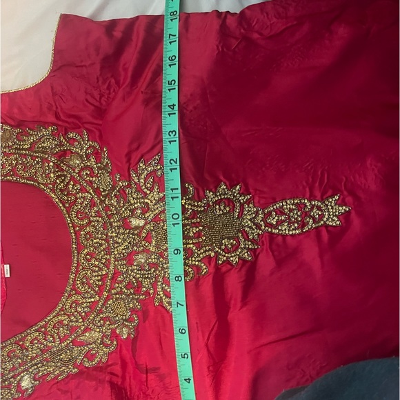 Deep pink suit top with gold dupatta - Picture 4 of 5